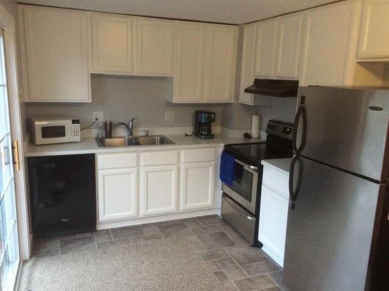 Building Photo - 2169 Hemlock Dr