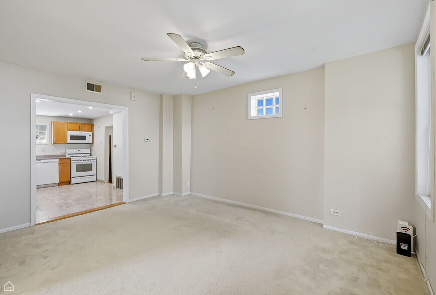 Building Photo - 3709 W Potomac Ave