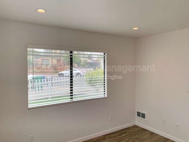 Building Photo - 628 Eardley Ave