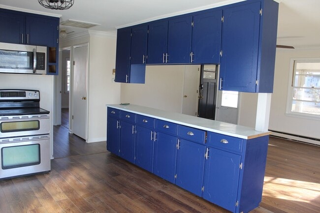 Building Photo - Lovely home in the Village of Oriental