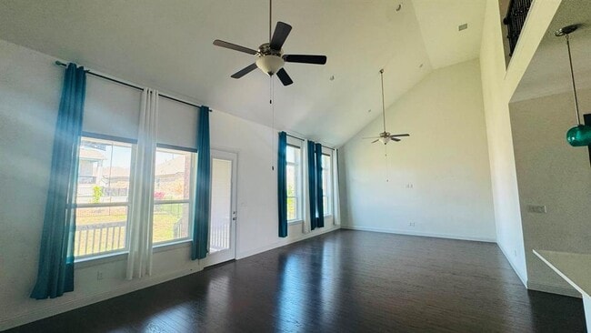 Building Photo - 813 Palamos Dr