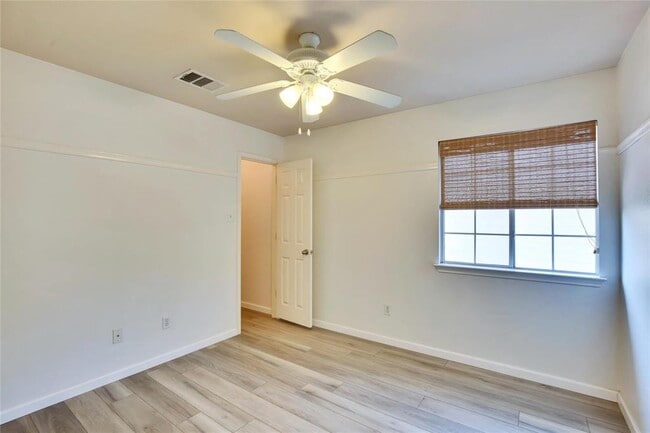 Building Photo - 10321 Beard Ave