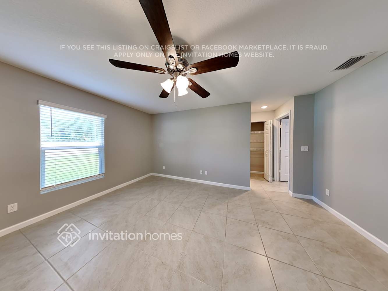 Building Photo - 529 NW Floresta Dr