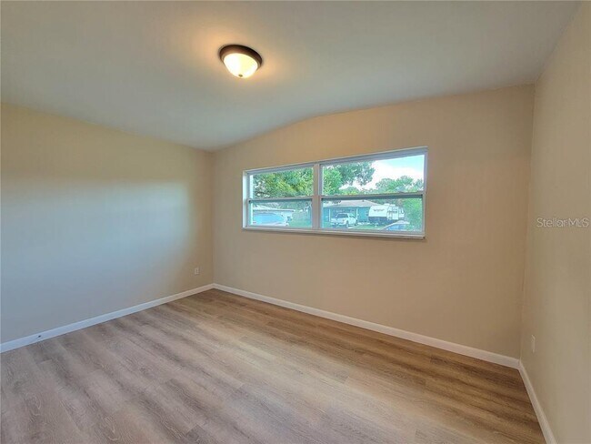Building Photo - 6267 Hampton Dr N