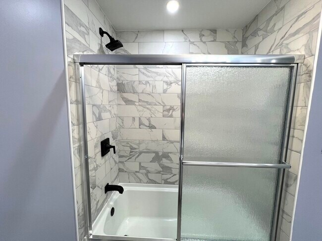 Building Photo - 156 Grinnell St