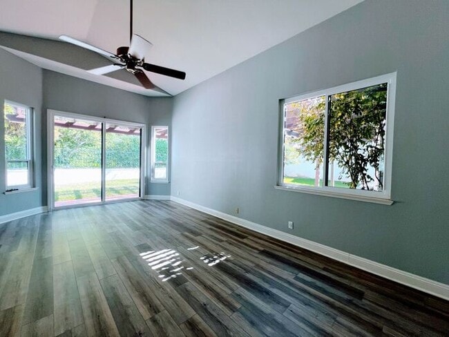 Building Photo - Breathtaking 3 Bed / 2.5 Bath Single Story...