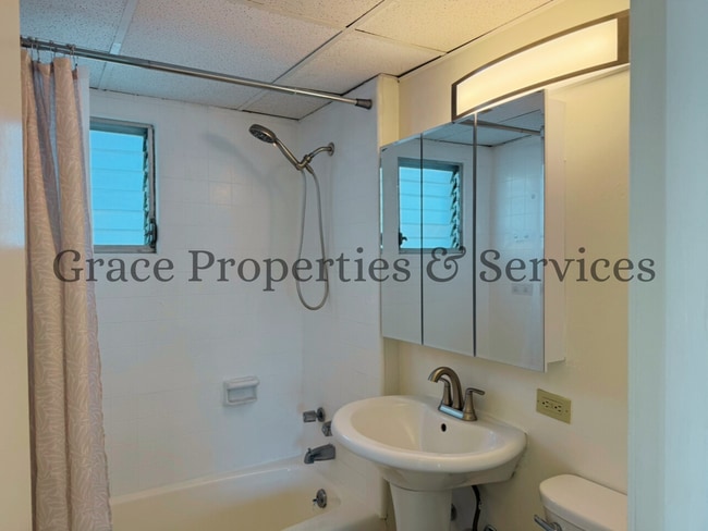 Building Photo - 0036BRU