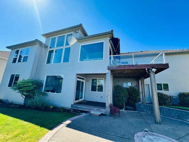 Building Photo - Stunning Custom Camas Home