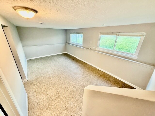 Building Photo - 906 Blackhawk Dr