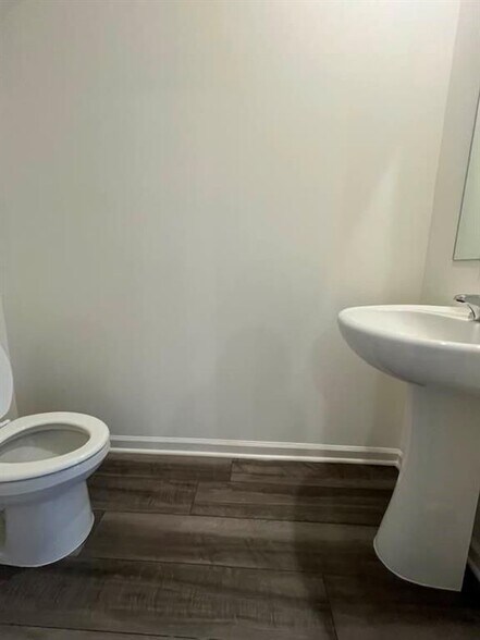 Building Photo - 111 Rivington Dr