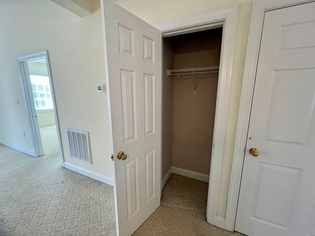 Building Photo - 2 Bedroom Townhouse in Campbell County