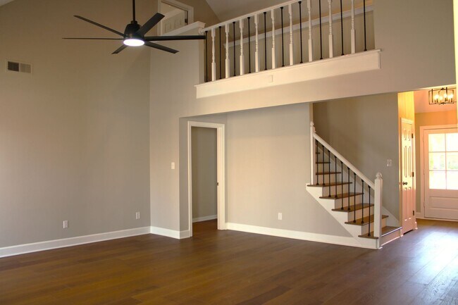 Building Photo - Germantown/ Gorgeous 5 Bedroom Home Newly Renovated