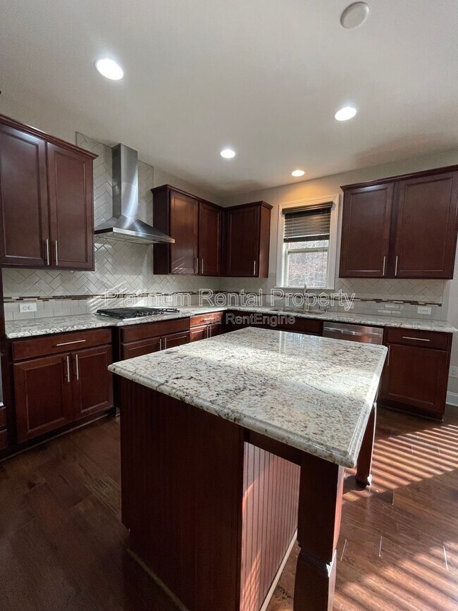 Building Photo - 600 Belton Ct