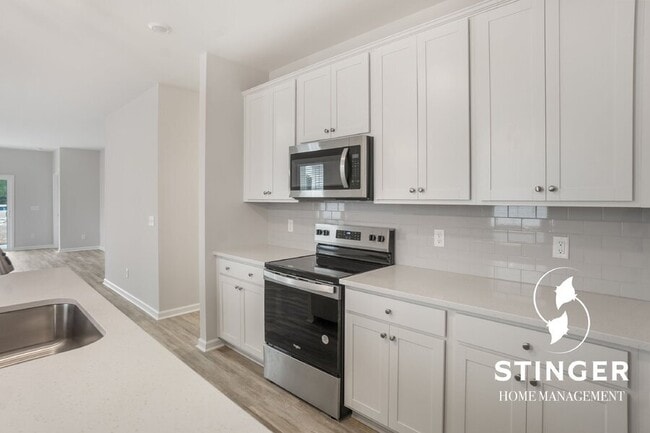 Building Photo - 585 Dreher Dr