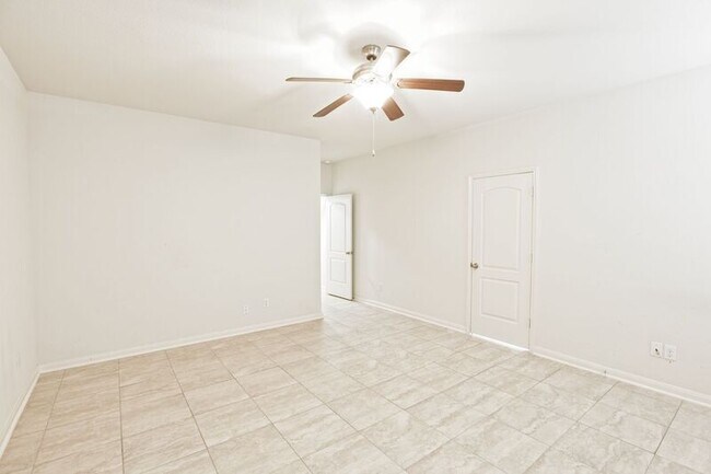 Building Photo - 1829 Persimmon Dr