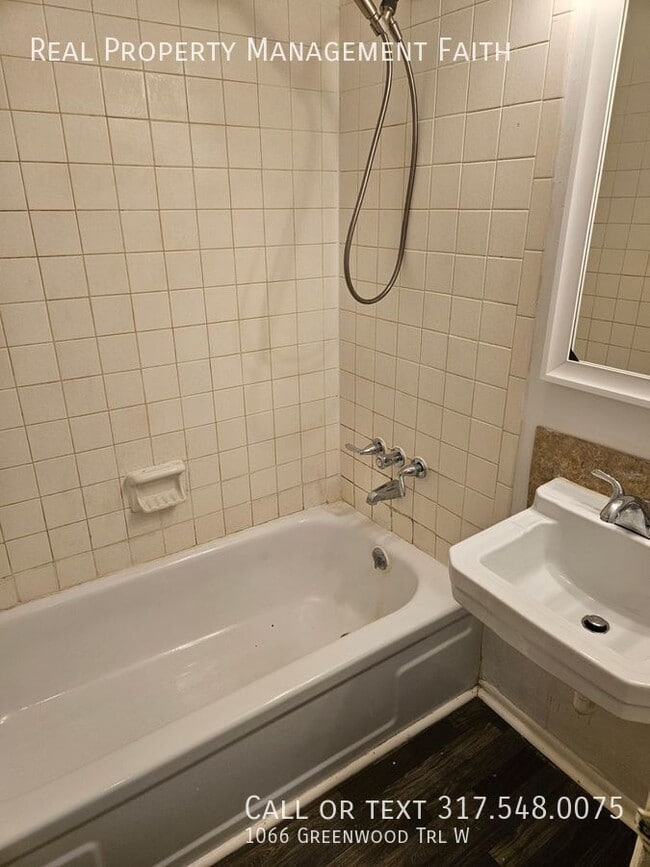 Building Photo - 1066 Greenwood Trail W Dr