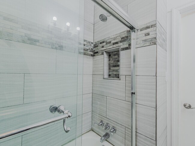 Building Photo - 112 W 34th St