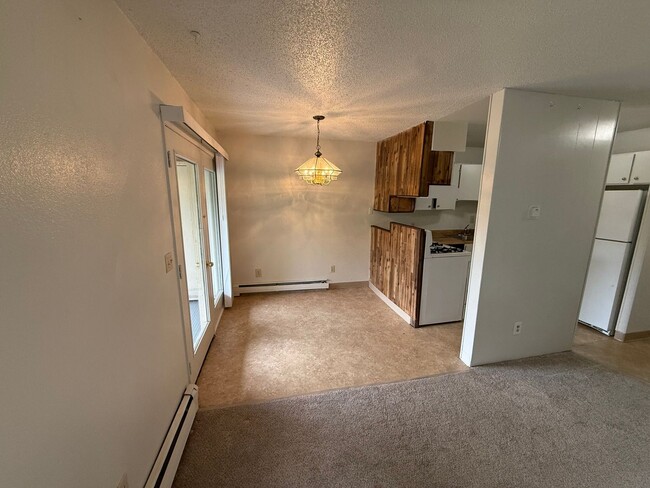 Building Photo - 816 W 23rd, (Buttecrest)-6