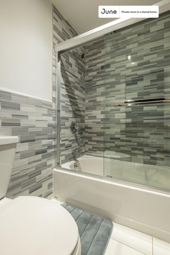 Building Photo - Room in Shared 4 bed/2 bath home