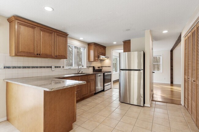 Building Photo - 9 West Rd