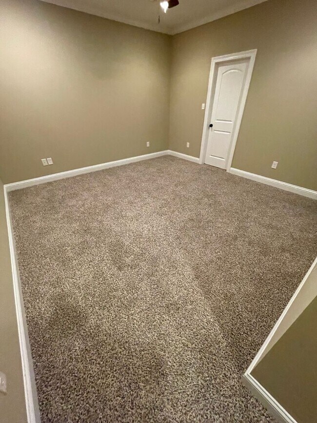 Building Photo - Gorgeous 4 Bedroom home in Twelve Oaks