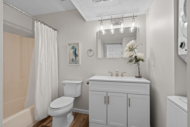 Building Photo - Furnished All-Inclusive 4bed/3bath condo available 12/1/25-2/28/26