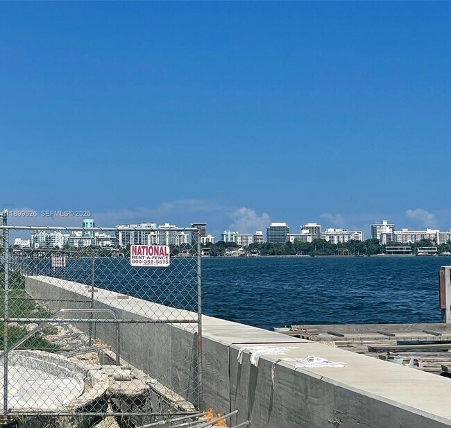 Building Photo - 1880 S Treasure Dr