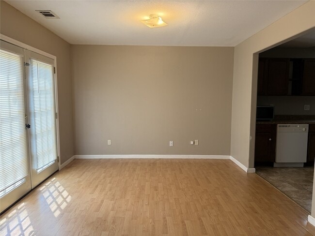 Building Photo - 6005 Beech Dr