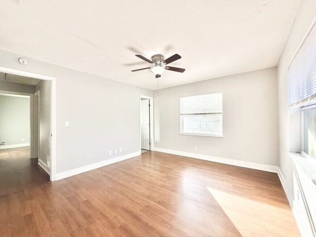 Building Photo - 6475 Cedarbrook Dr