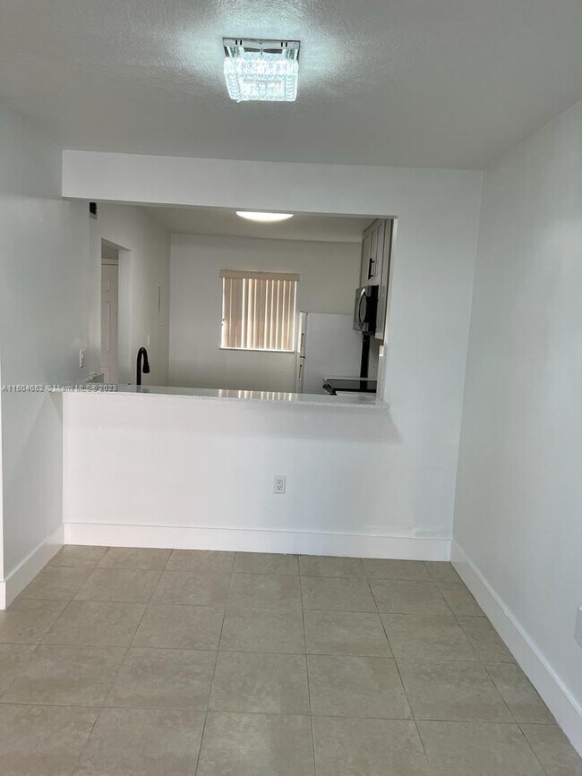 Building Photo - 810 SW 105th Ave