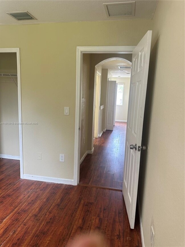 Building Photo - 2834 SE 16th Ave