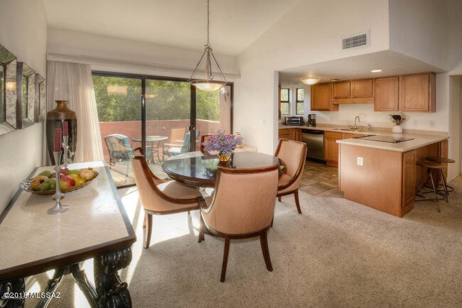 Building Photo - 5051 N Sabino Canyon Rd