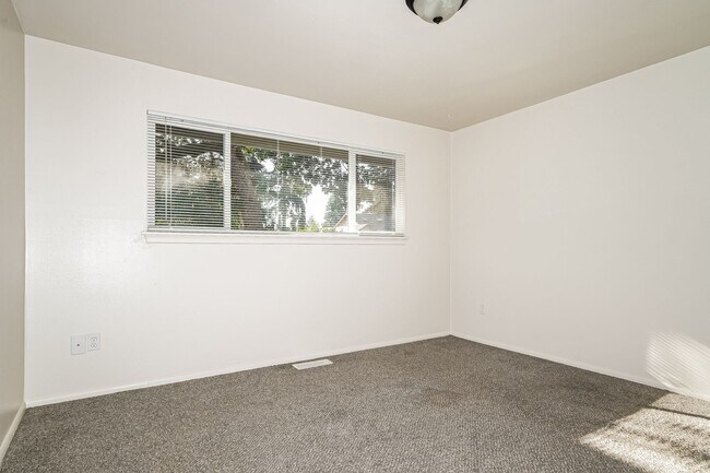 Building Photo - 9725-27 Lake Steilacoom Dr SW