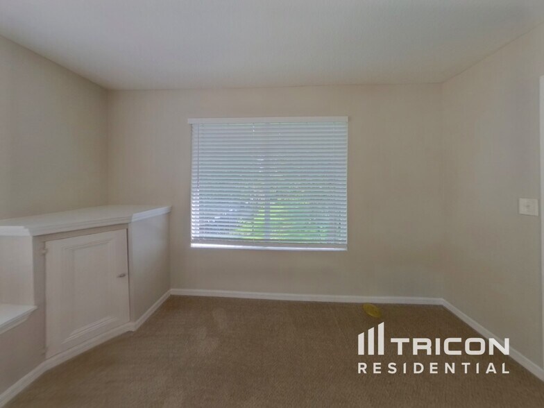 Building Photo - 10501 Grayslake Ct