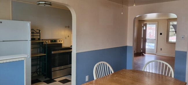 Building Photo - 867 Gainsboro Rd