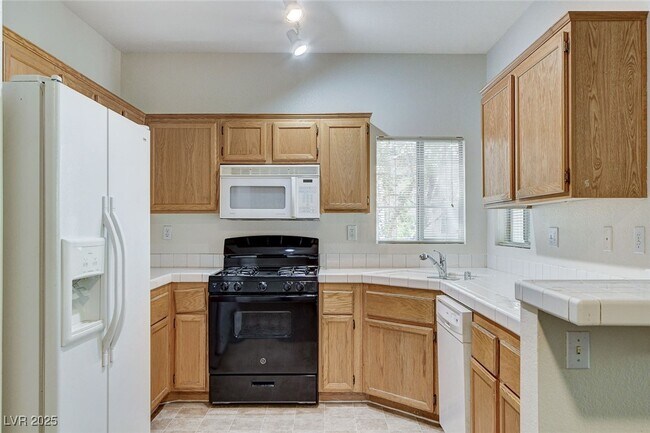 Building Photo - 1830 N Buffalo Dr