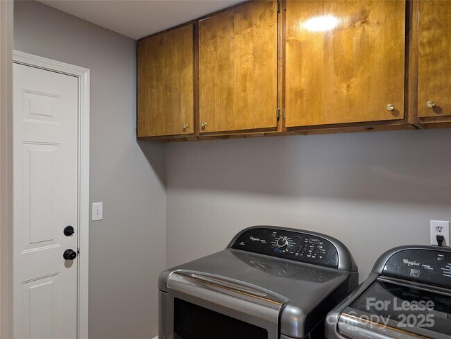 Building Photo - 160 Stone Ridge Ln