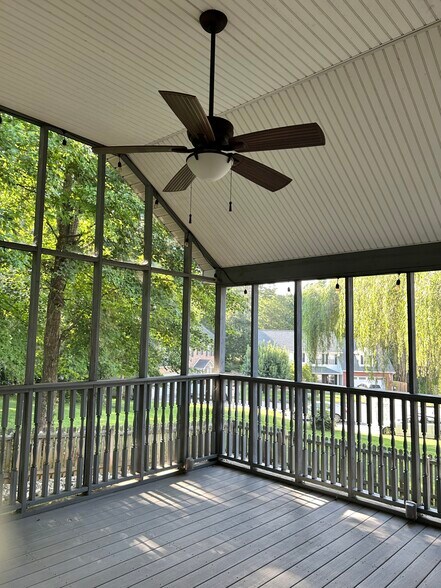 Screened-In Porch - 13051 Sanderling Ln