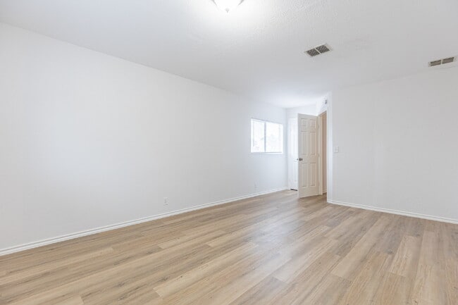 Building Photo - 228 Sophia Cir