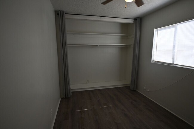 Building Photo - 2 Bed Apartment  - $1,050 - 378 N 13th Str...