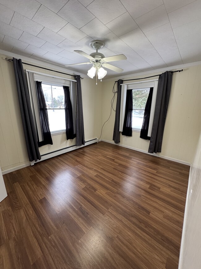 Bedroom- main level - 525 N Court Ave