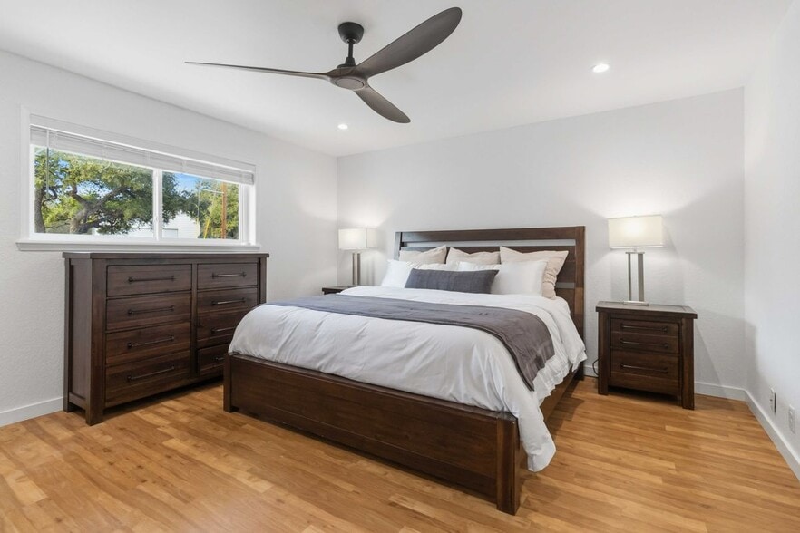 Building Photo - 107 Oak Crest