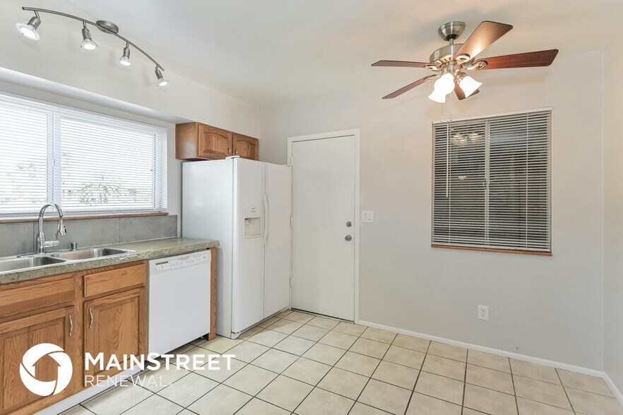 Building Photo - 9802 E Stella Rd