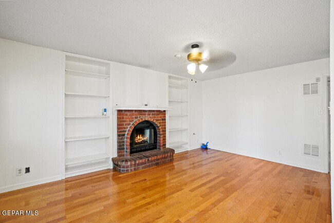 Building Photo - 7225 Golden Hawk Dr