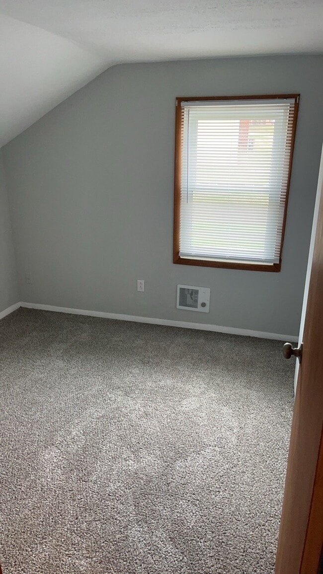 Building Photo - 1561 Sacramento Ave