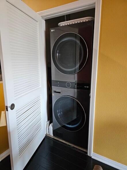 In-unit washer & dryer - 3750 Santa Rosalia Dr