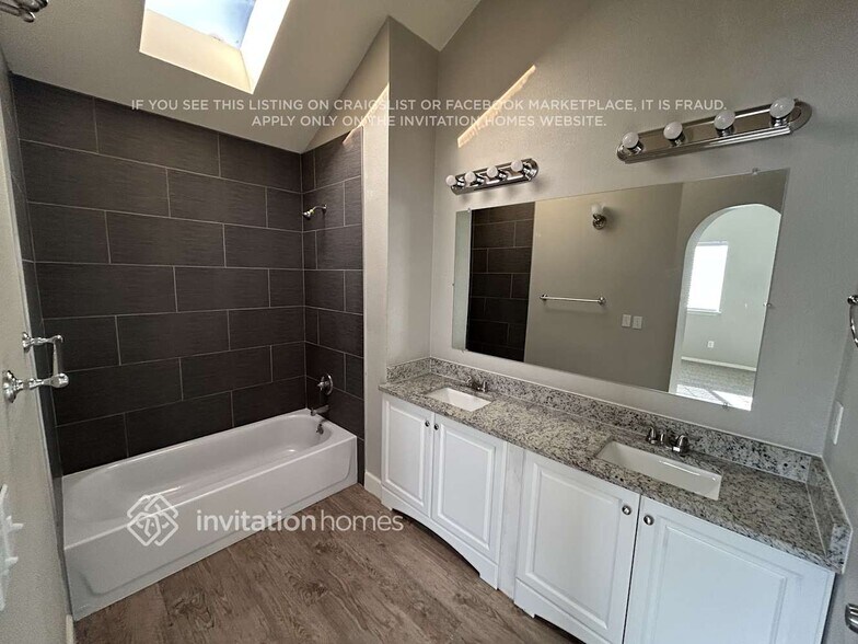 Building Photo - 5703 E 123rd Dr