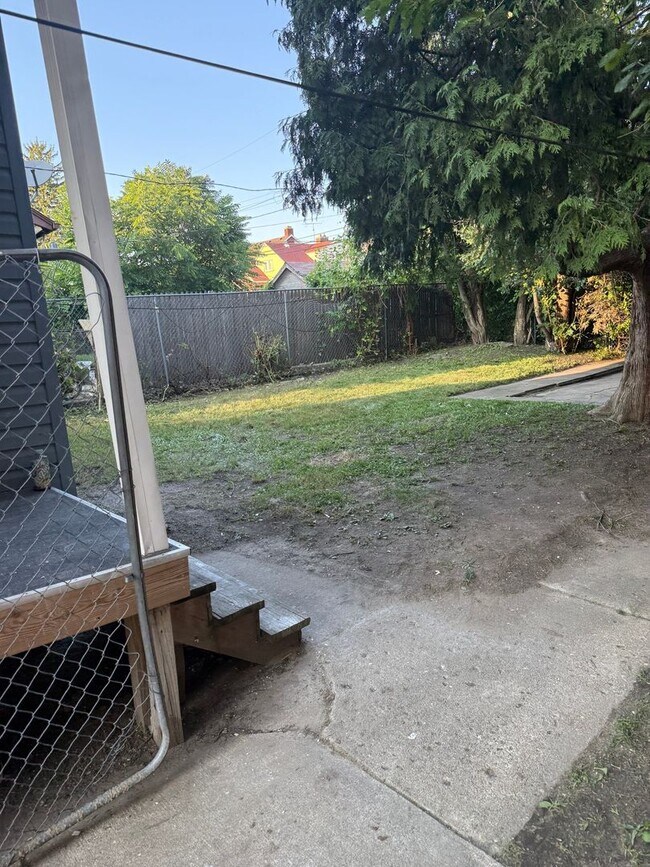 Building Photo - 12722 Birwood St