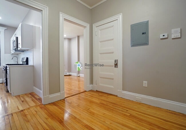 Building Photo - 72 Gardner St