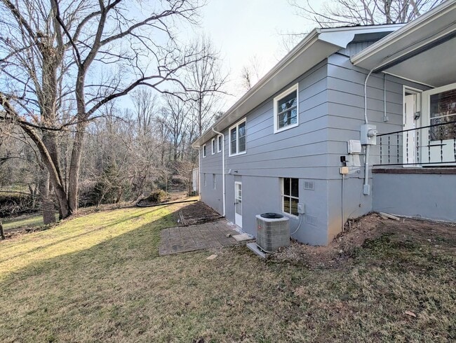 Building Photo - Asheville Long Term Rental